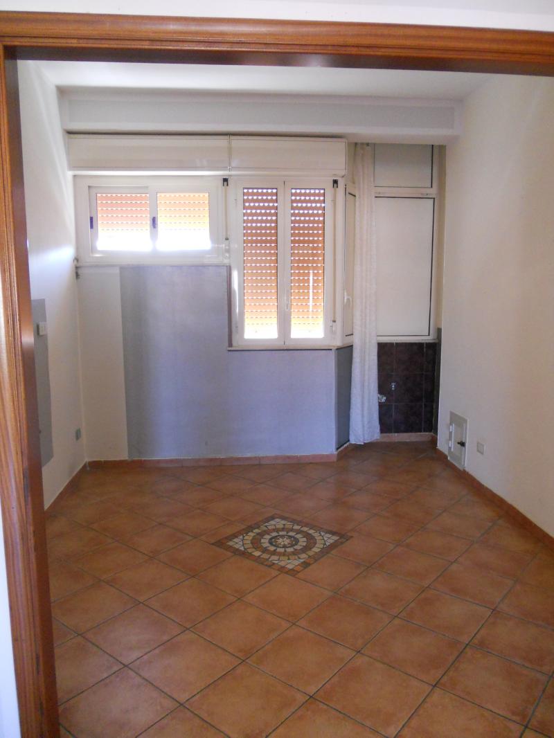 vendesi  appartamento 3 vani totalmente ristrutturato zona villa tasca palermo                      