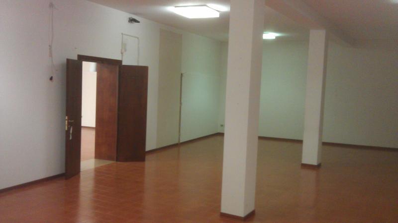 affitto negozio/ufficio in palazzo rinascimentale centro storico
