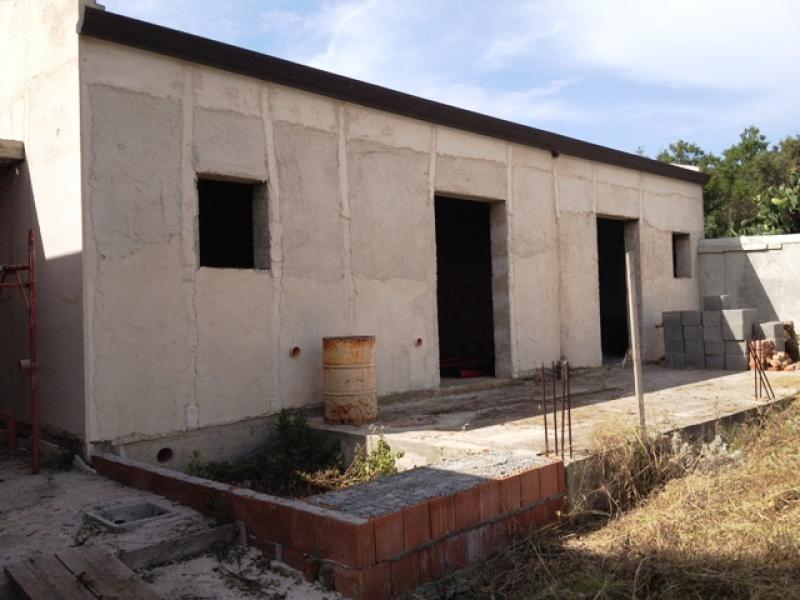 villa allo stato rustico 140 mq.  terreno mq. 400 circa.