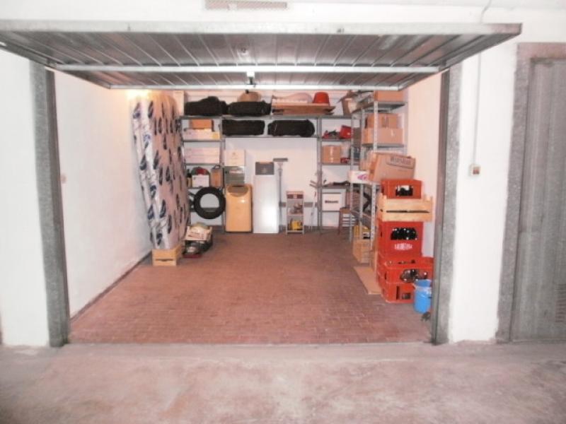 chiavari vendesi garage box zona porto passeggiata mare 