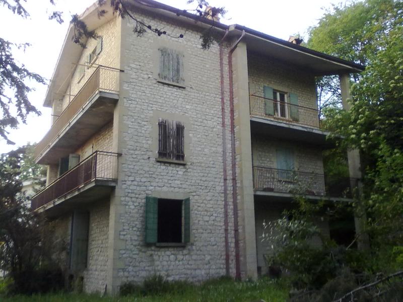 casa in sasso nel centro storico a san leo nel montefeltro a 30km da rimini
