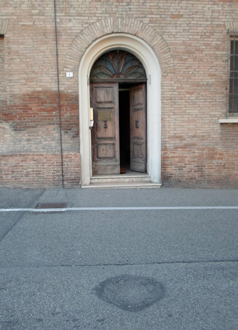 vendo ampio locale commerciale nel centro storico di cesena