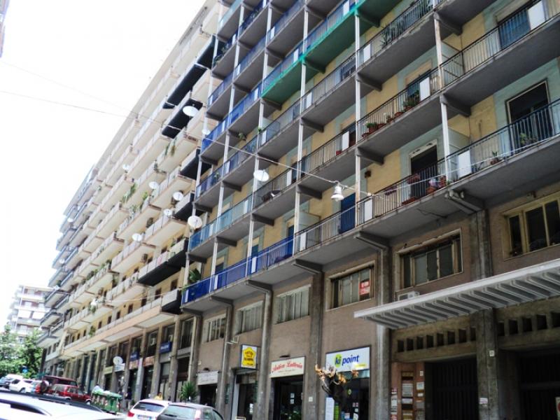 acireale corso sicilia appartamento vani 5 più garage