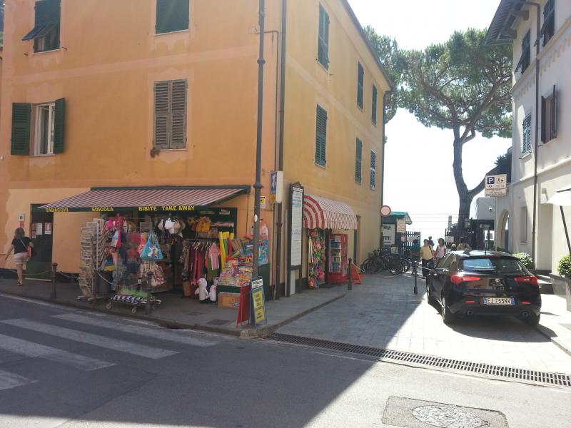 occasione unica rivendita tabacchi   nella baia di paraggi, ottimo afflusso turistico.