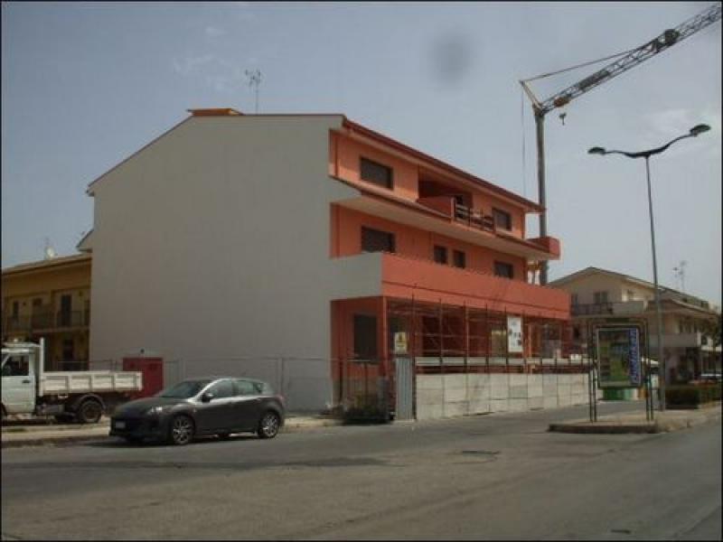 siracusa, floridia, zona veneto, vendesi appartamento uso ufficio