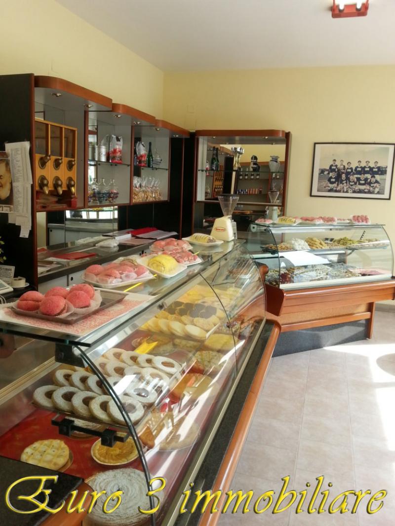 porto d ascoli-avviata attività di pasticceria