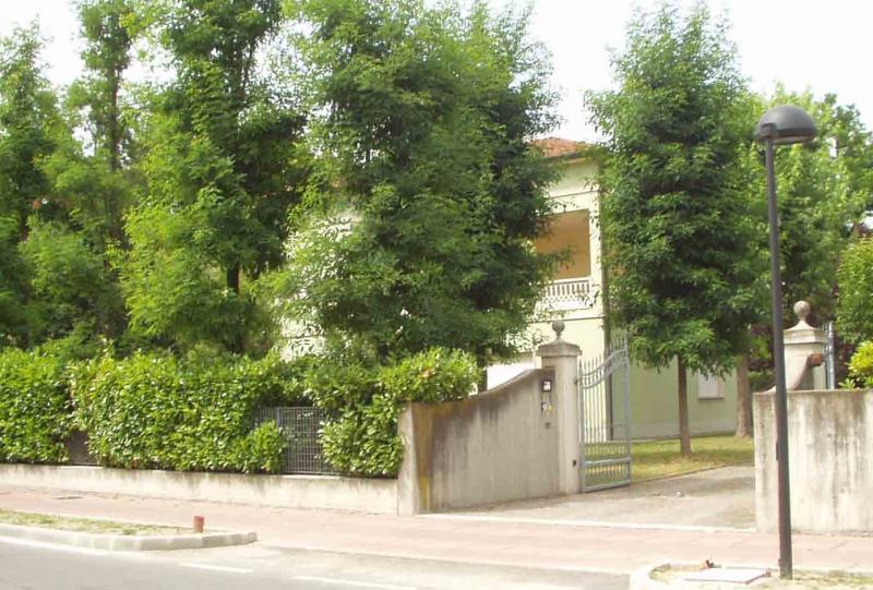 Vendesi Casa Indipendente a Sant'Agostino via giuseppe verdi, 37