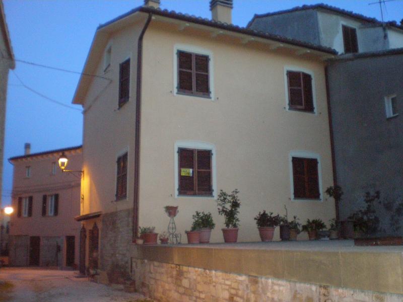 Vendesi Villa a Schiera a Sant'Ippolito via del castello,30