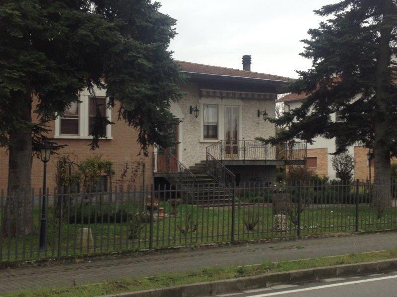 Vendesi Casa Indipendente a Collecchio via nazionale