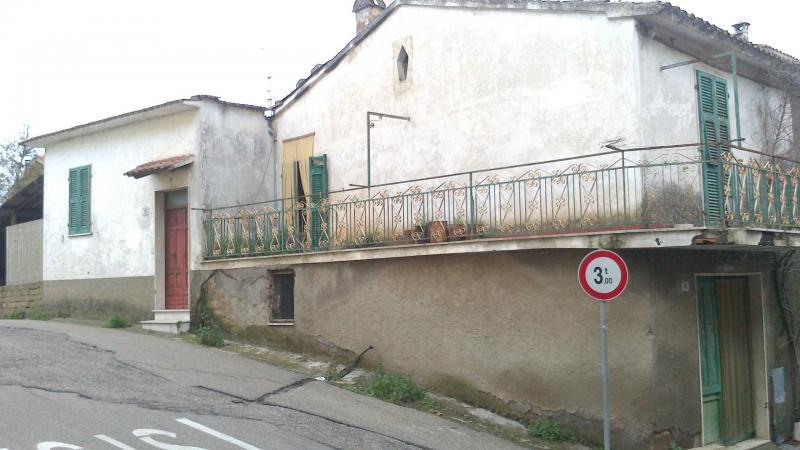 palazzetto indipendente a marta con giardino e magazzino