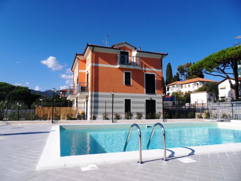 vendesi bilocale in residenza dotata di piscina