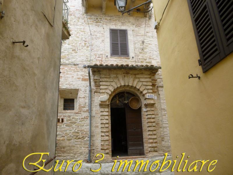 fm- ortezzano- vendesi palazzo storico di mq 400  con corte