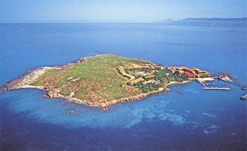 sardegna a poche miglia dalla costa su stupenda isoletta privata vendo unita   immobiliare a mare