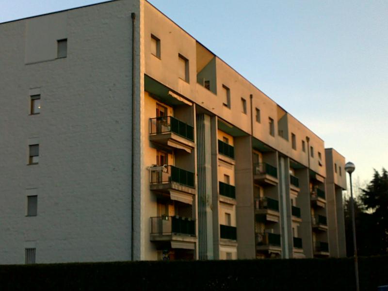 vendesi a brugherio, 3-locali, luminoso, ultimo piano, vicino metropolitana