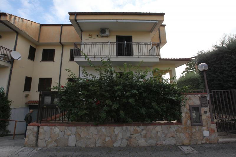 vendesi villa angolare nuovissima san prisco