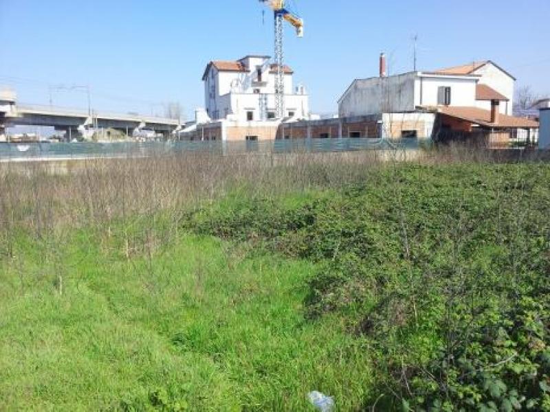 roma caserosse terreno edificabile angolare