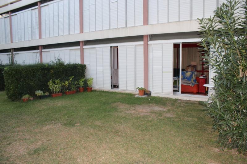 marina di bibbona li ampio bilocale con veranda, giardino e uso piscina - in vendita