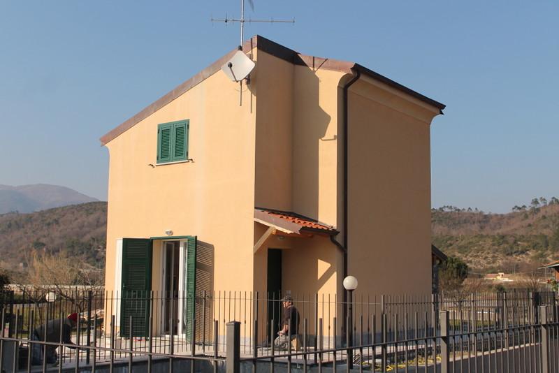 Vendesi Casa Indipendente a Villanova d'Albenga via edmondo de amicis
