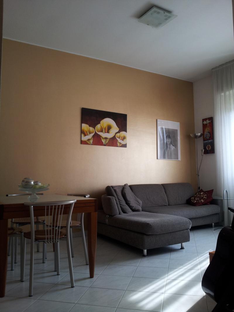 vendo nel cuore di buccinasco ampio trilocale con giardino