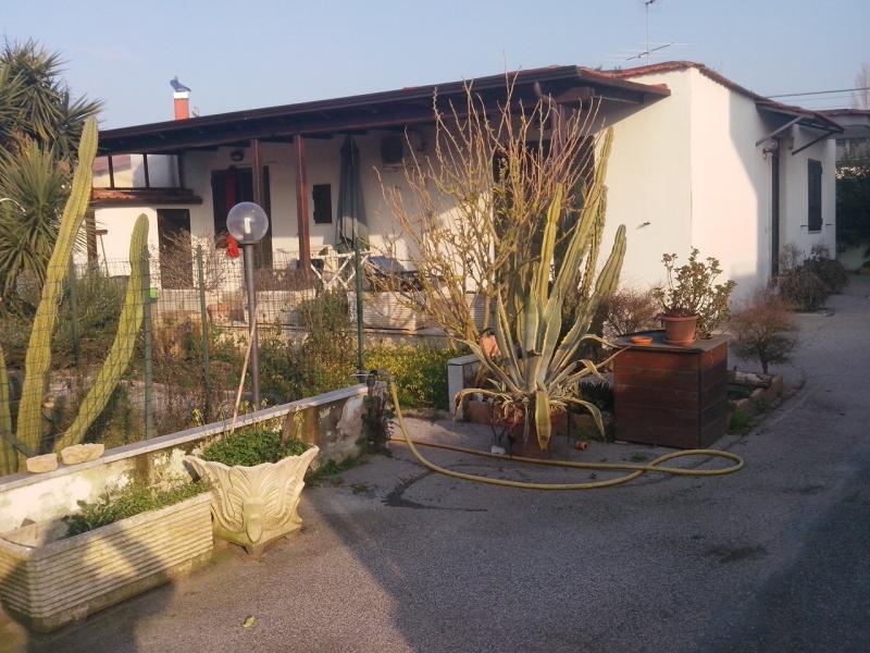 Vendesi Casa Indipendente a Giugliano in Campania vicinale pacchianella 13