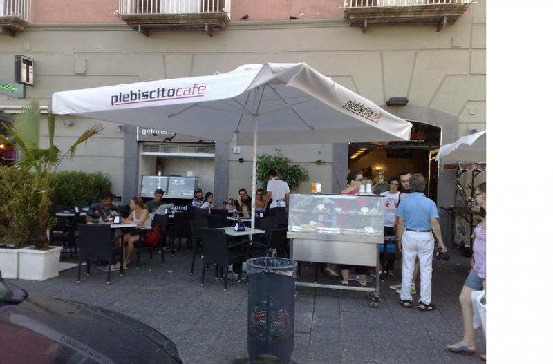 Vendesi Bar a Napoli piazza del plebiscito