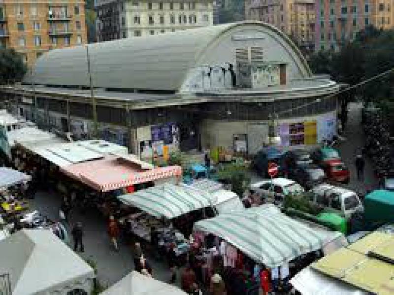 Vendesi Negozio a Genova piazza terralba