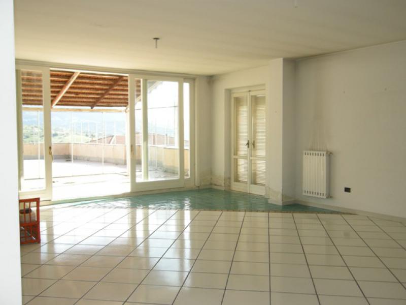 attico prestigiosissimo mq.200 € 200.000 