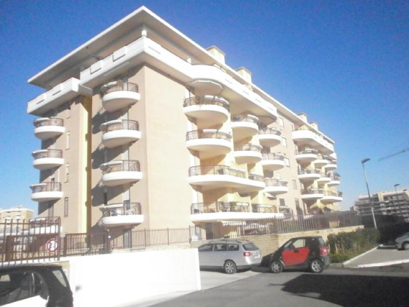 pomezia sughereta box auto nuova costruzione