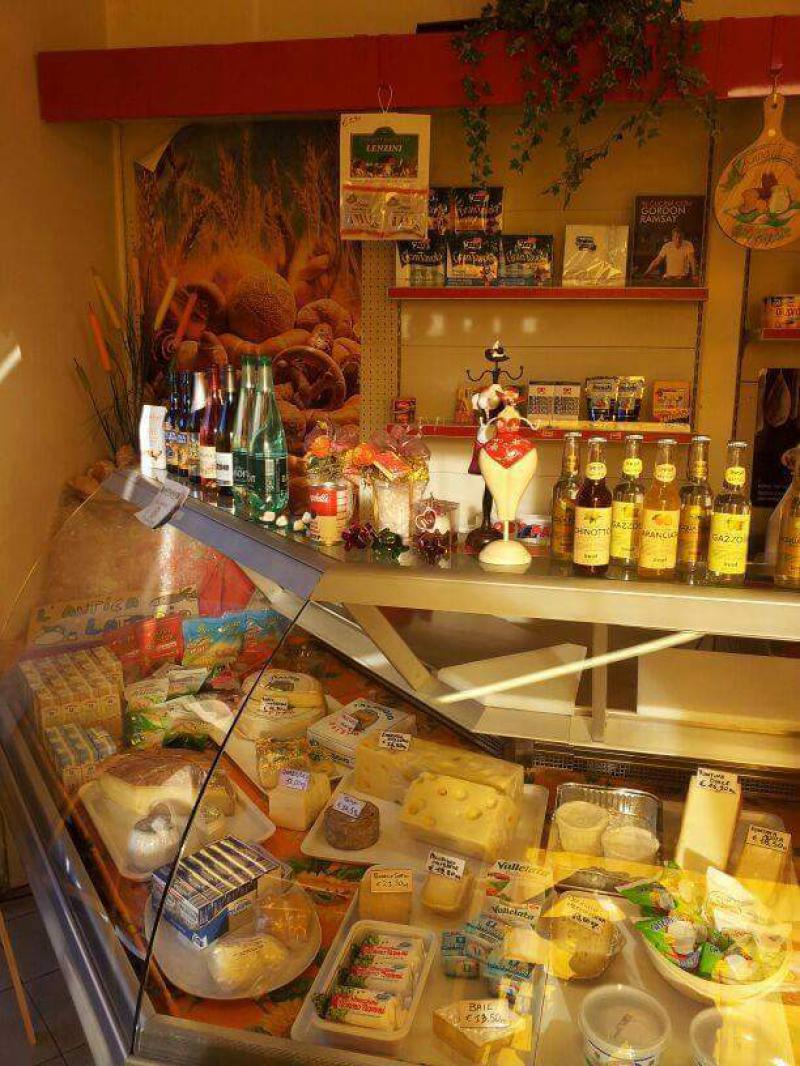vendesi attivita  commerciale negozio di alimentari a jerago
