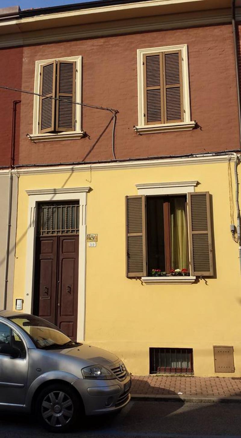 Vendesi Casa Indipendente a Pesaro via xxiv maggio 32