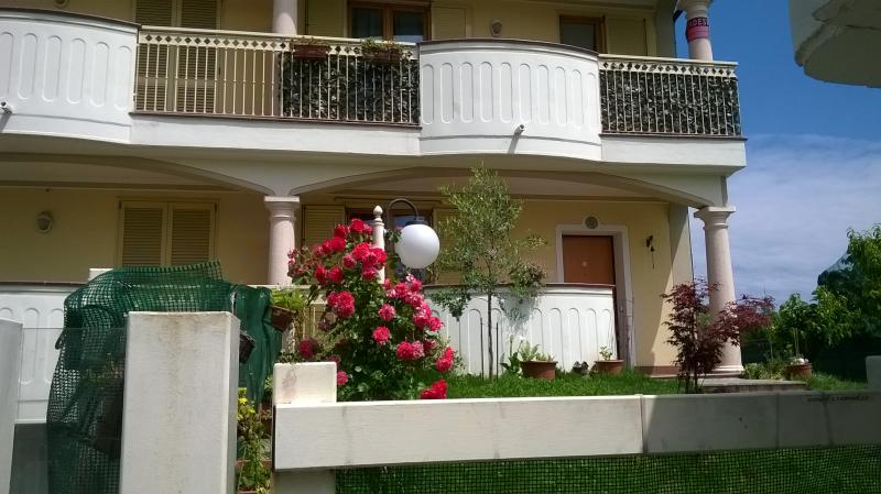 Vendesi Villa a Schiera a Ossona via monte bianco