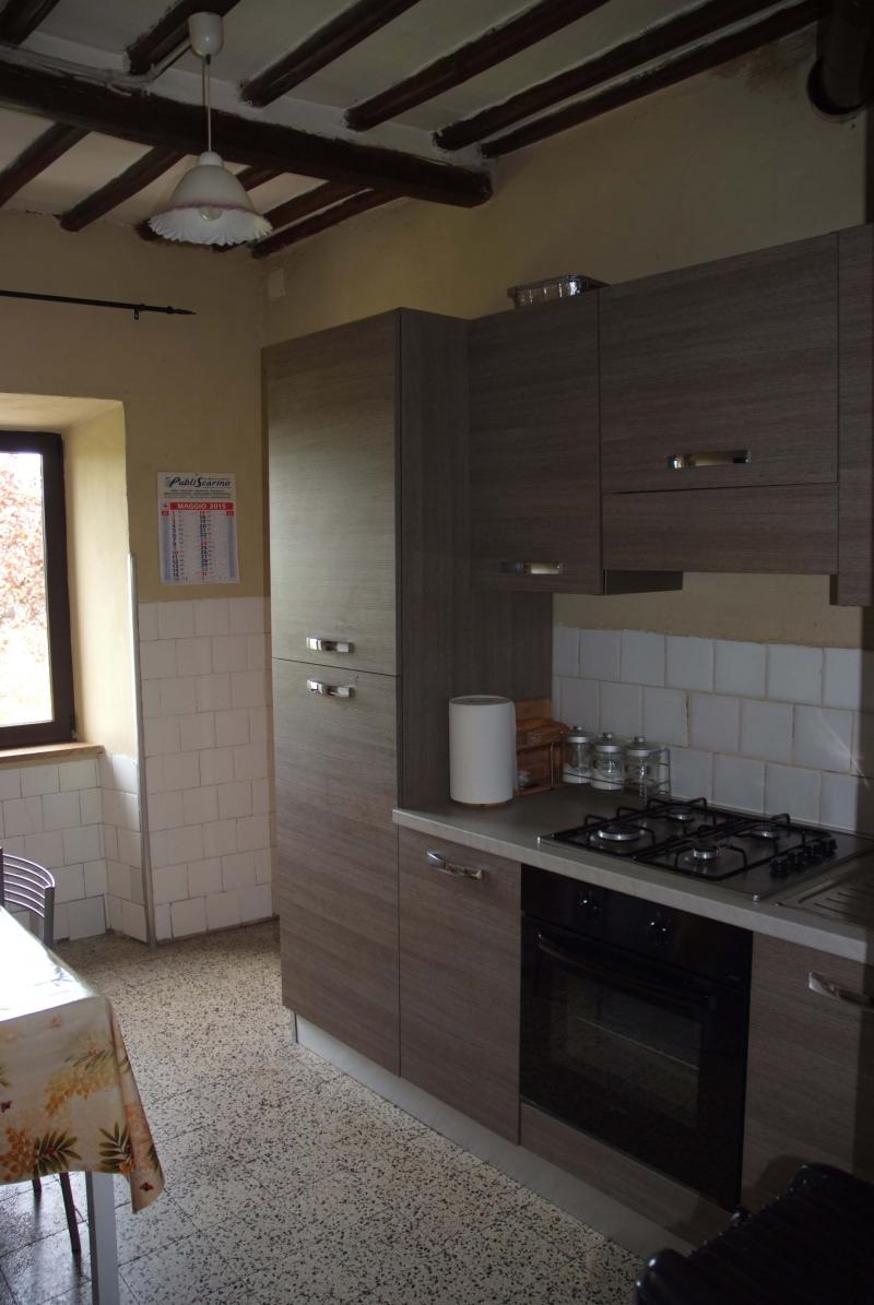 appartamento al ii composto da cucina soggiorno, 3 camere da letto, bagno e mansarda   
3332728500