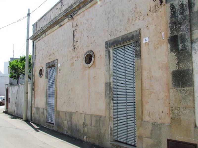 Vendesi Casa Indipendente a Minervino di Lecce via corridoni
