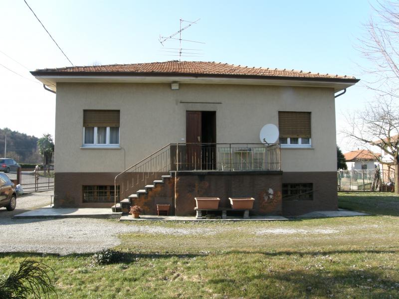vendo villa singola con ampio giardino indipendente recintato