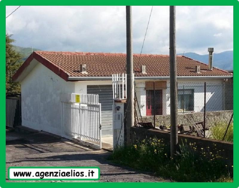 villino di mq. 80 vani 2 con servizi.