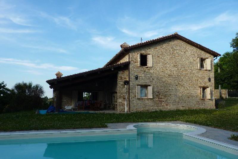 villa rurale ristrutturata nelle colline di cupramontana