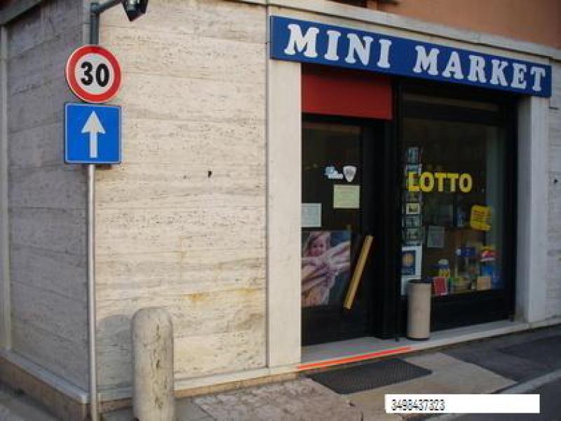 Vendesi Locale Commerciale a Bardolino via concordia 1, 37011