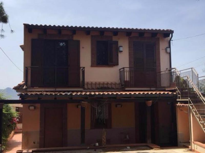 villa indipendente con spazi esterni