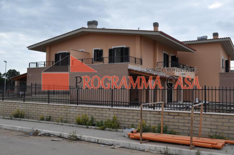 pomezia parco della minerva villa 300 mq.giardino-