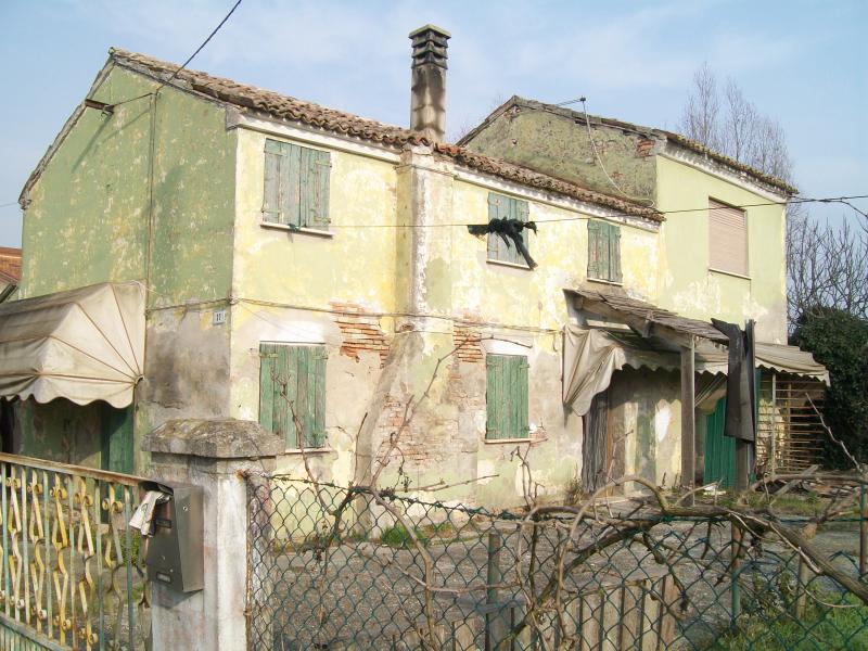 casetta da ristrutturare con terreno edificabile