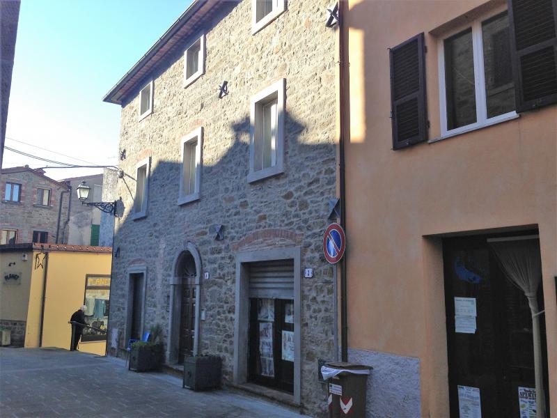 zl0921 - appartamenti nel centro storico di tuoro s/t