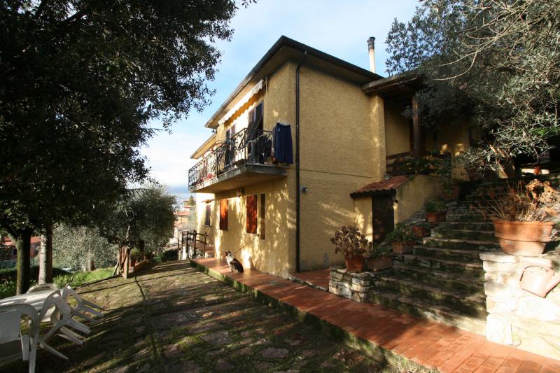 Vendesi Villa Bifamiliare a Castagneto Carducci via antonio gramsci, 2