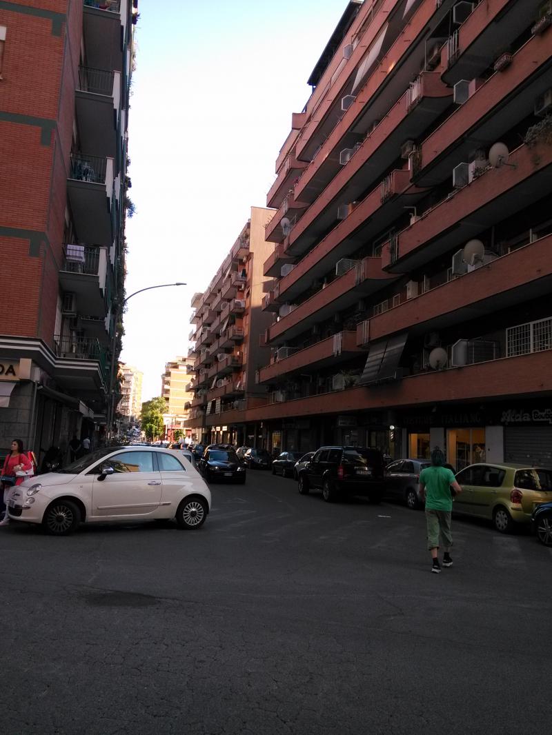 Vendesi Garage Box Posto Auto a Roma via beniamino de ritis