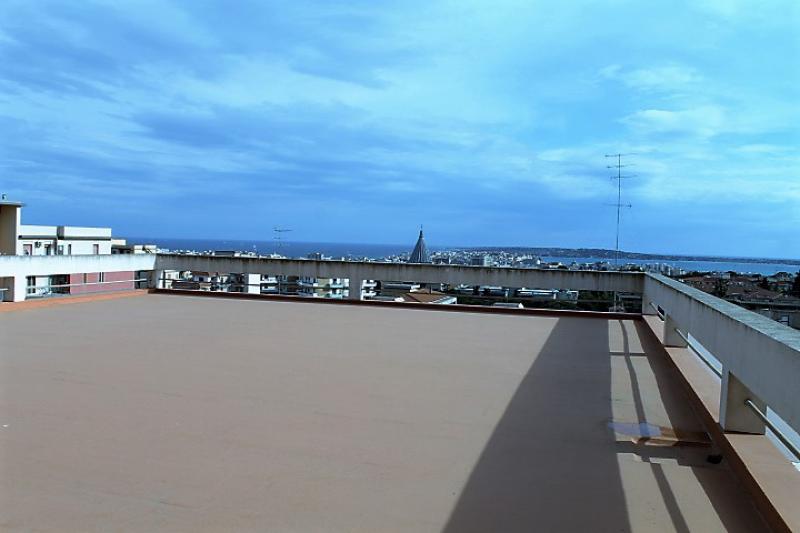 appartamento vendita 7 vani con terrazzo siracusa