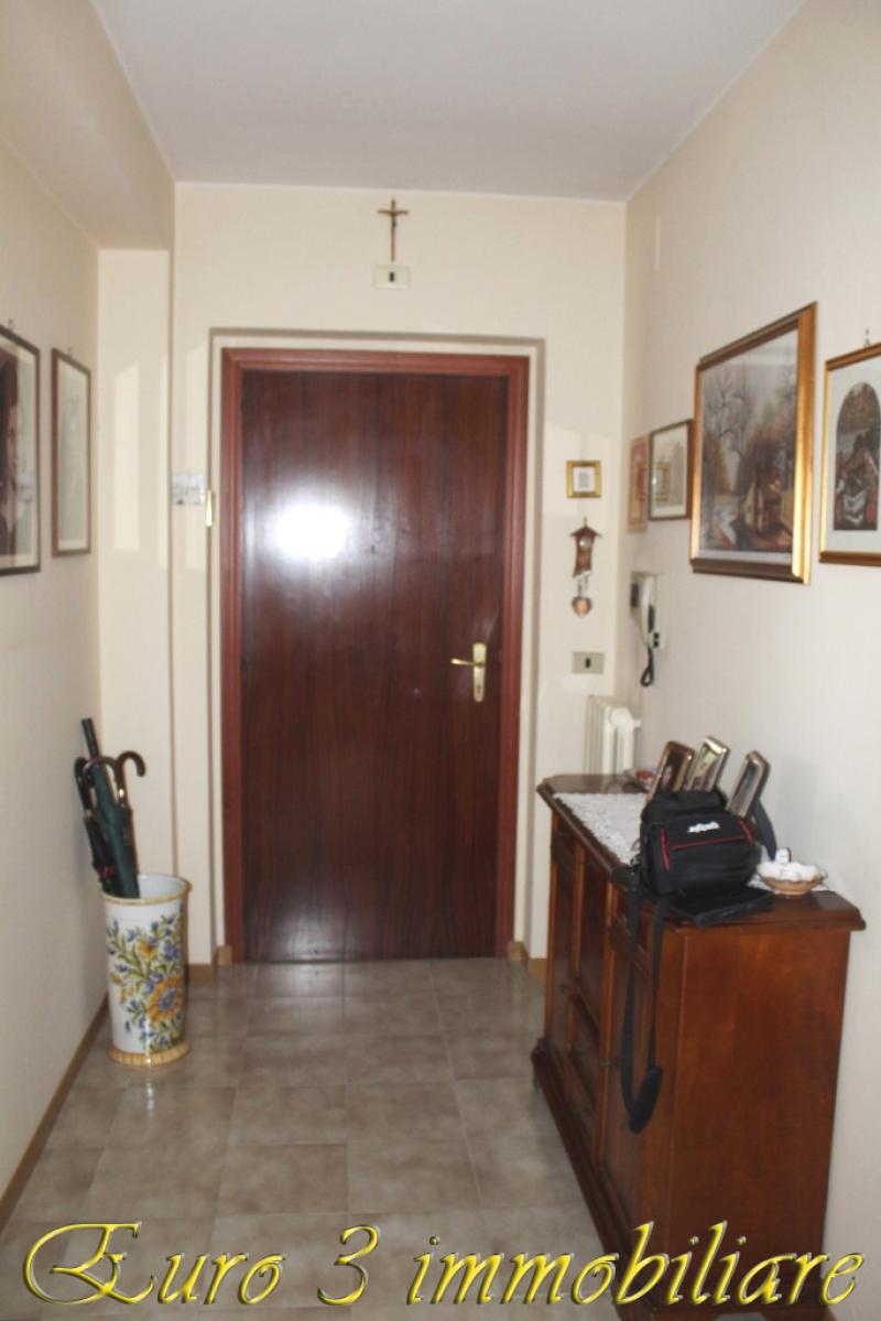 ascoli piceno-venagrande-appartamento con terrazza