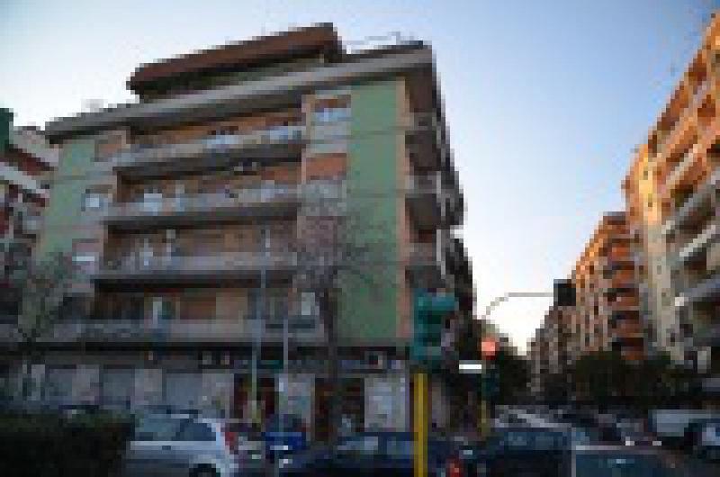 ampio trilocale in zona appio claudio no agenzie