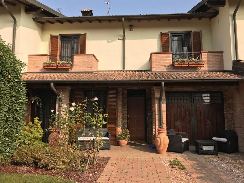 vendesi villa a schiera, ottima posizione, belgioioso