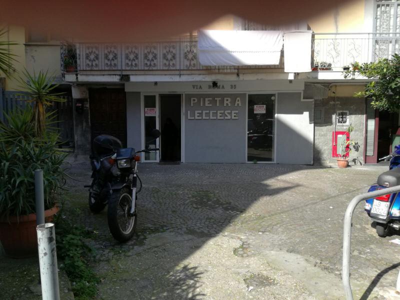 Vendesi Locale Commerciale a Pozzuoli via roma, 35