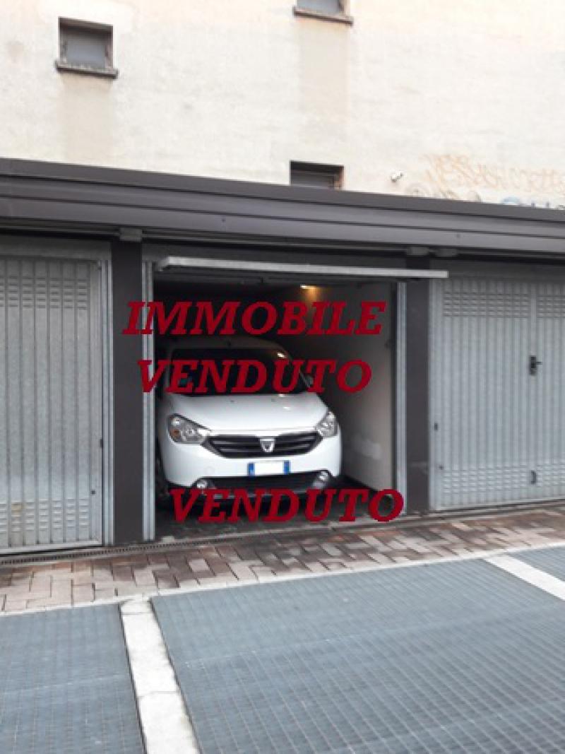Vendesi Garage Box Posto Auto a Milano via franco faccio 20/1