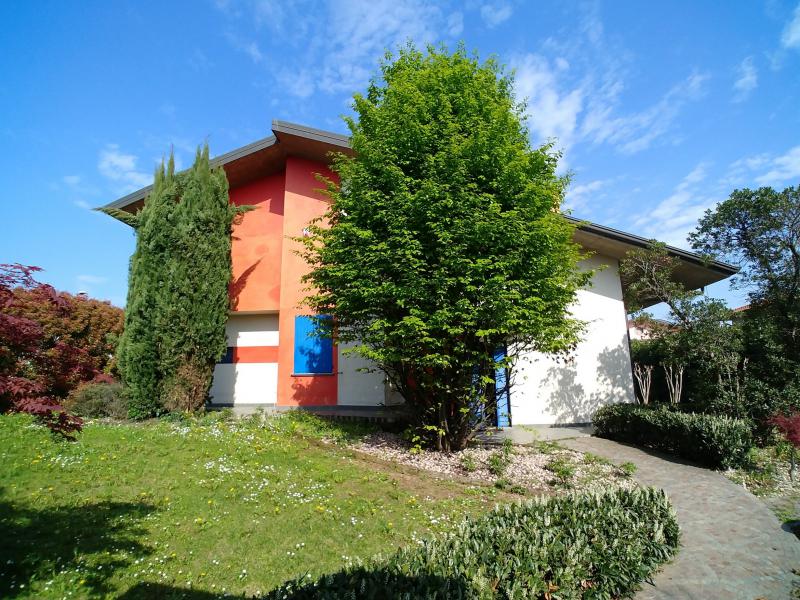 villa singola con piscina unica nel disegno